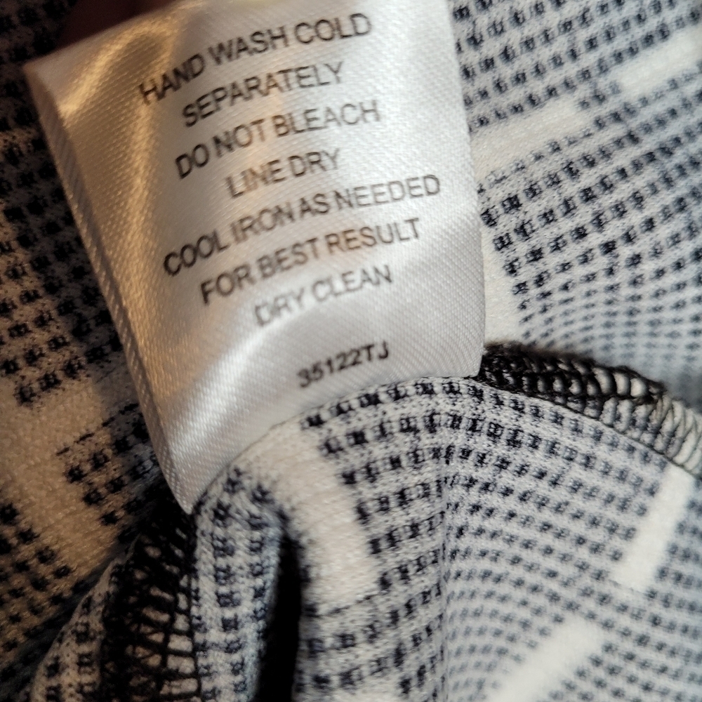 Romeo & Juliet Couture Shift Dress - Picture 12 of 14